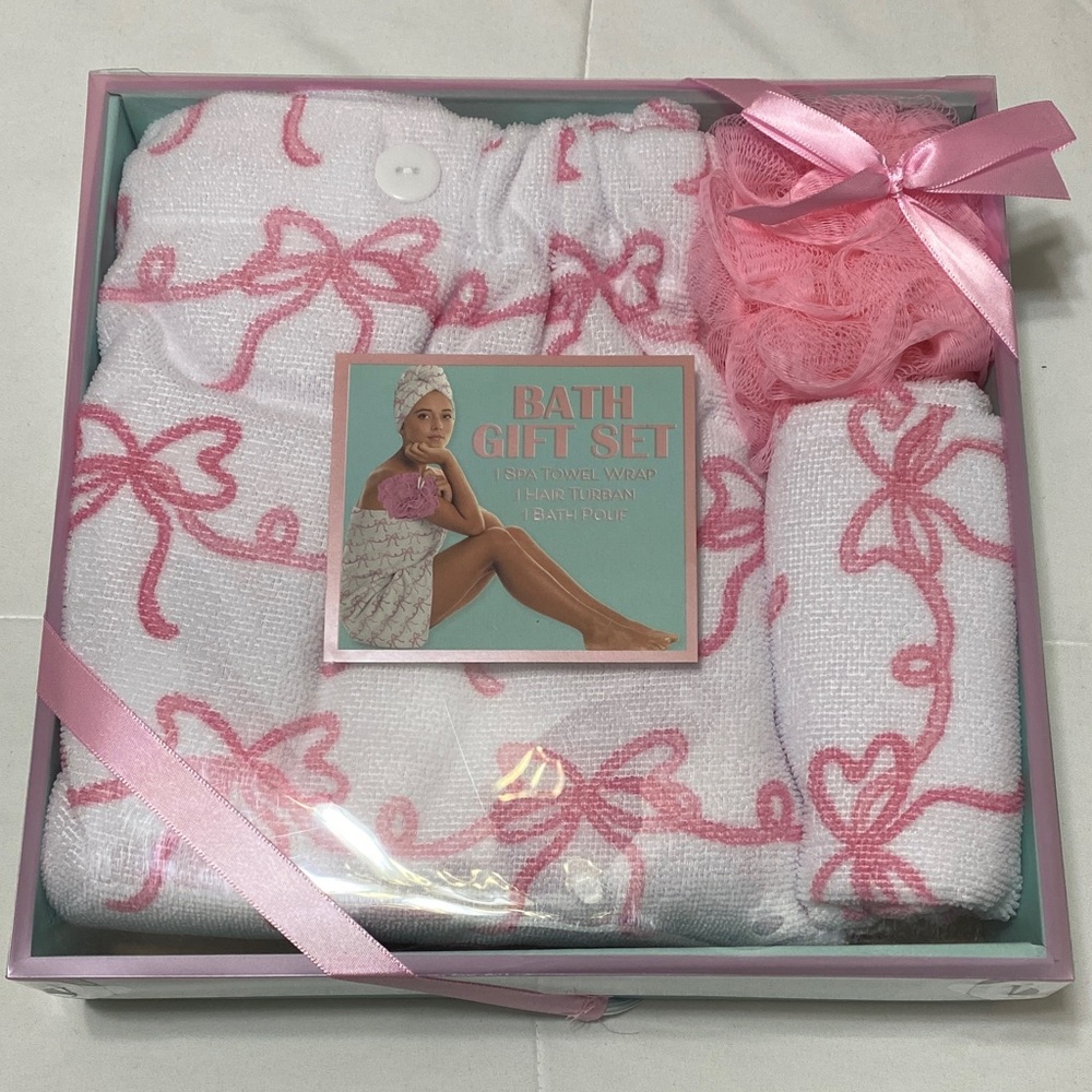 Pink and White Bath Gift Set